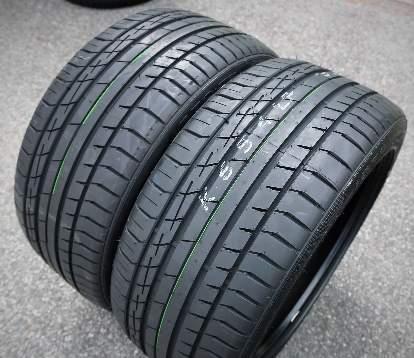 A set of 4 (quad) 285/35R21 ZR 105Y XL A/S performance tires