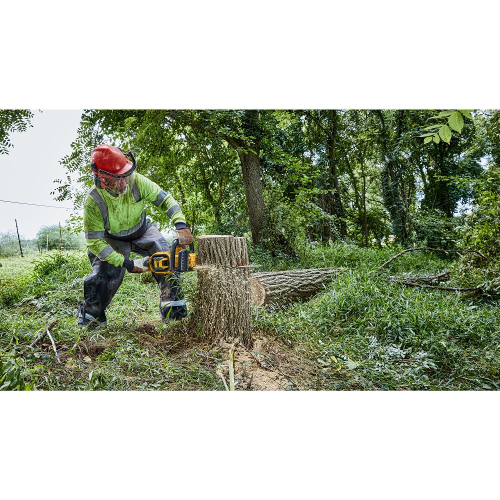 60V MAX Chainsaw 18′′ Brushless Cordless Kit DCCS672X1 from